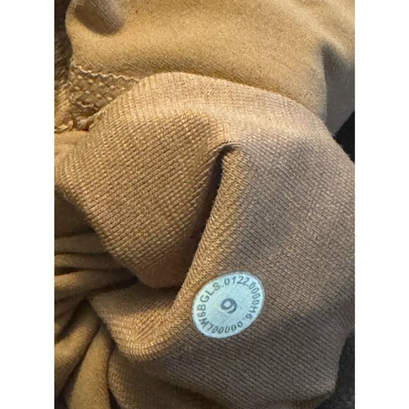 Lululemon Size 6 High-Waisted Nude Yoga Leggings - Picture 2 of 9